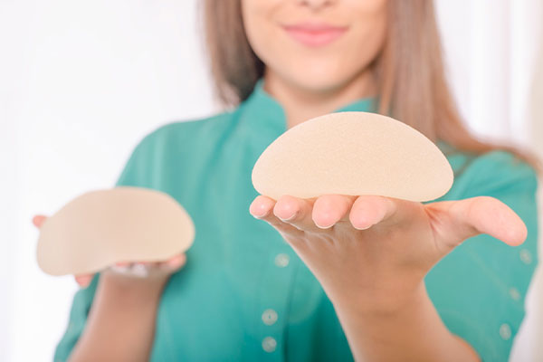 breast implants and cancer